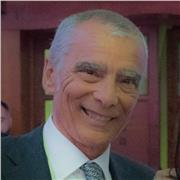 Laureato lettere classiche, laureando filologia classica insegna Greco e latino